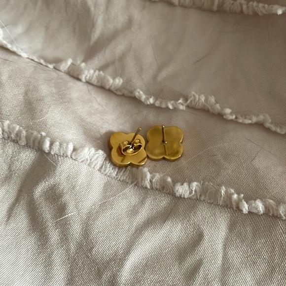 Set: Earrings, bracelet, and necklace! - Picture 3 of 4